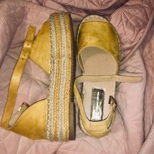 Forever 21 flat wedges Faux sandals